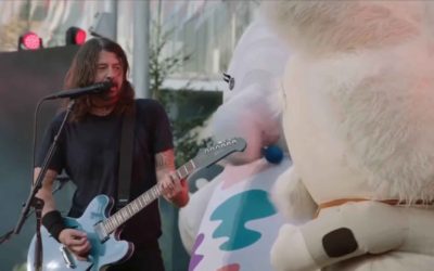 Foo Fighters rockea con botargas gigantes