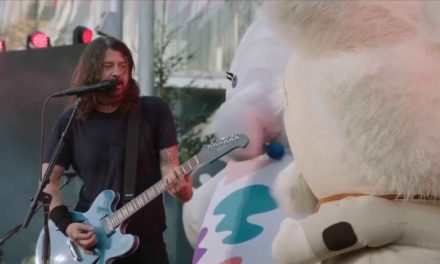 Foo Fighters rockea con botargas gigantes