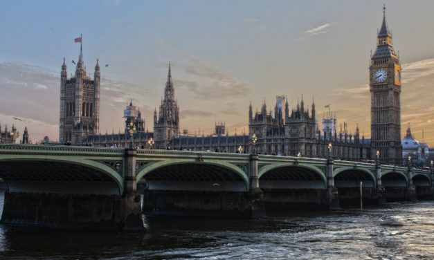 El río Támesis de Londres, habitado por tiburones venenosos