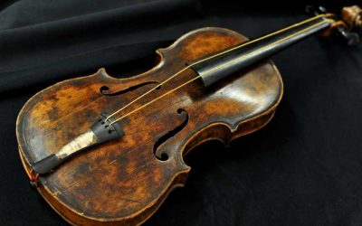 El violín de 110 años que sobrevivió el hundimiento del Titanic.